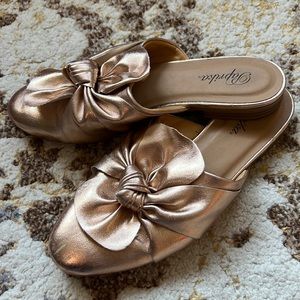 Summer Paprika flats in size 6 1/2 worn couple of times, very comfortable.